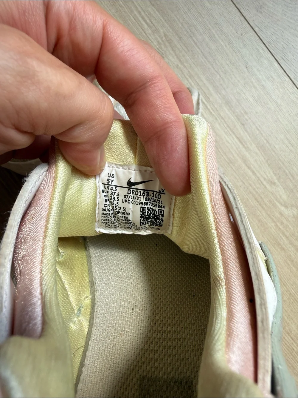 Nike lightweight sneakers